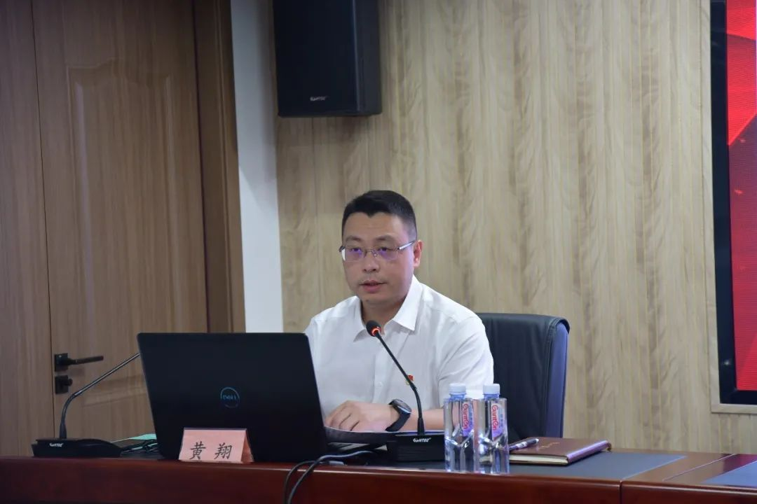 黄翔为sbobet利记党员干部讲“忠诚在心、岗位奉献”专题党课